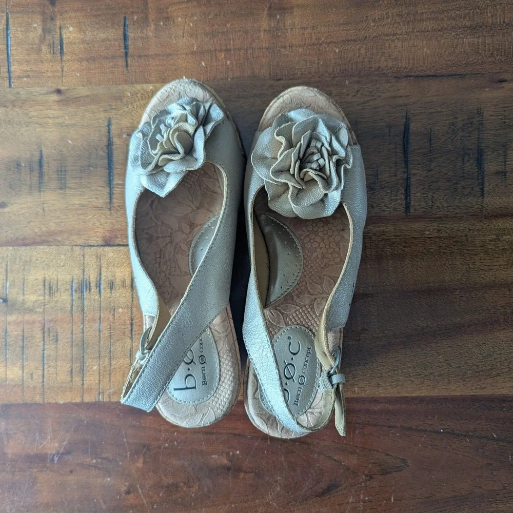 b.o.c.Wedge Sandals Champagne Gold Floral Leather Sz 6 Neutral Beachy Feminine